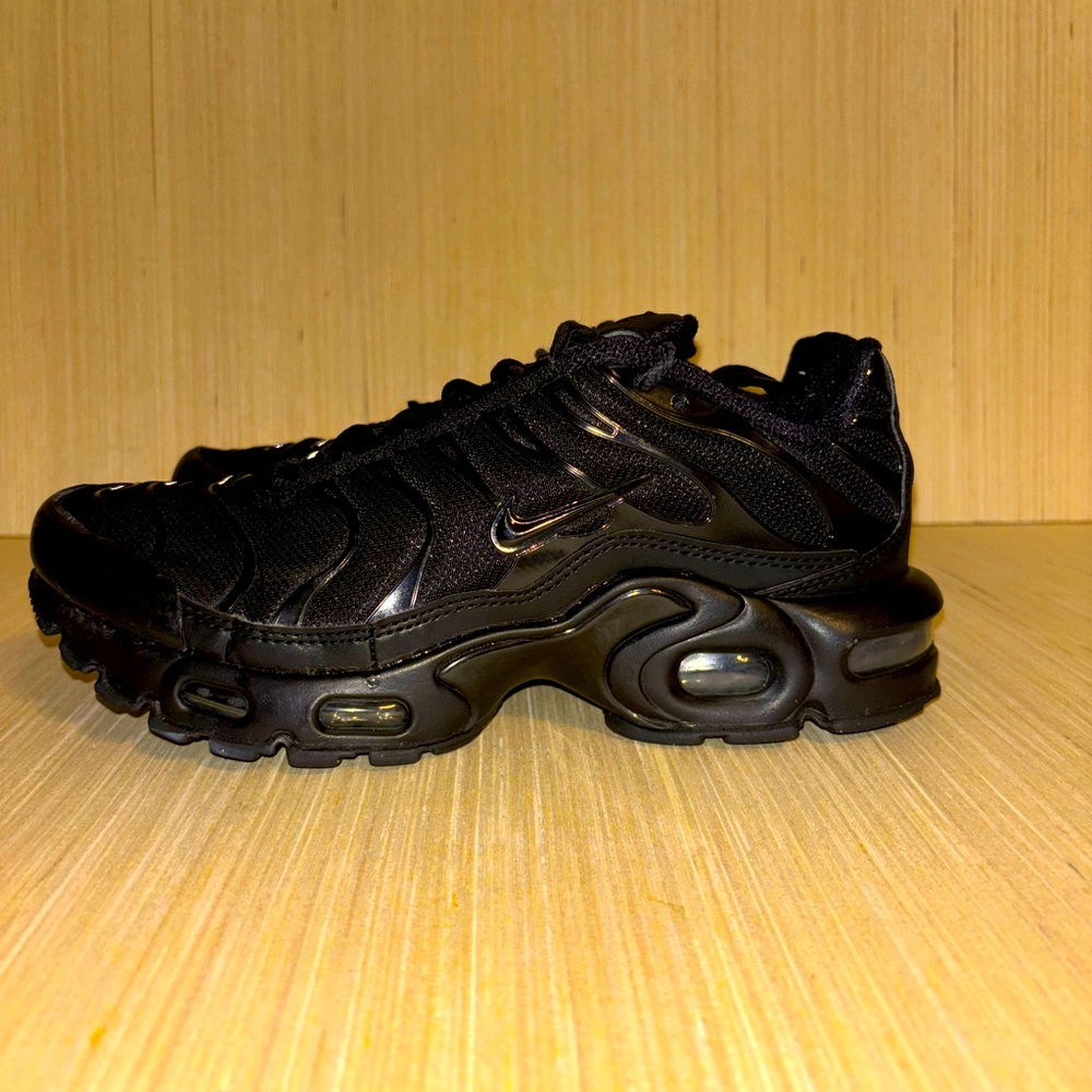 SOLD!!!NIKE AIR MAX PLUS TN SIZE 5.5Y / 7 WOMENS